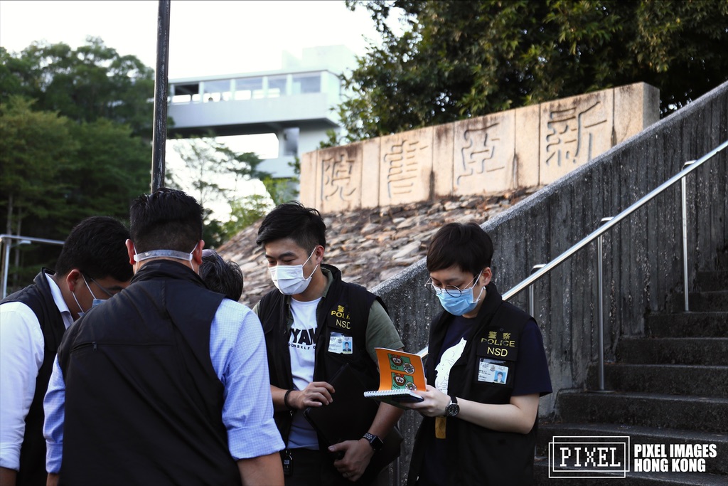 【11.20 中大學生畢業遊行｜警方國安處警員進入中大搜證】